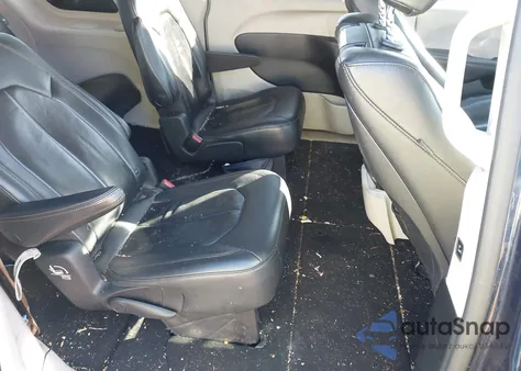 2017 Chrysler Pacifica Touring-L Plus z USA, uszkodzony, nr VIN 2C4RC1EG3HR594630